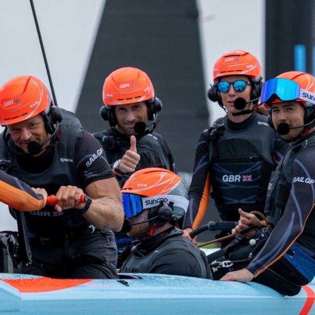 👍👍 Huge honour to have this star helm on the @sailgpgbr F50, our performance definitely improved 

Thanks @KensingtonRoyal for all the support for the @1851trust 

#ProtectOurFuture